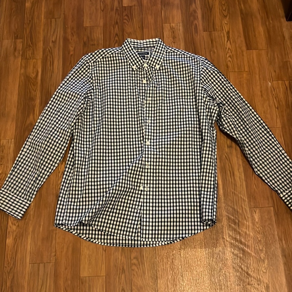Club Room Blue checkered button down shirt